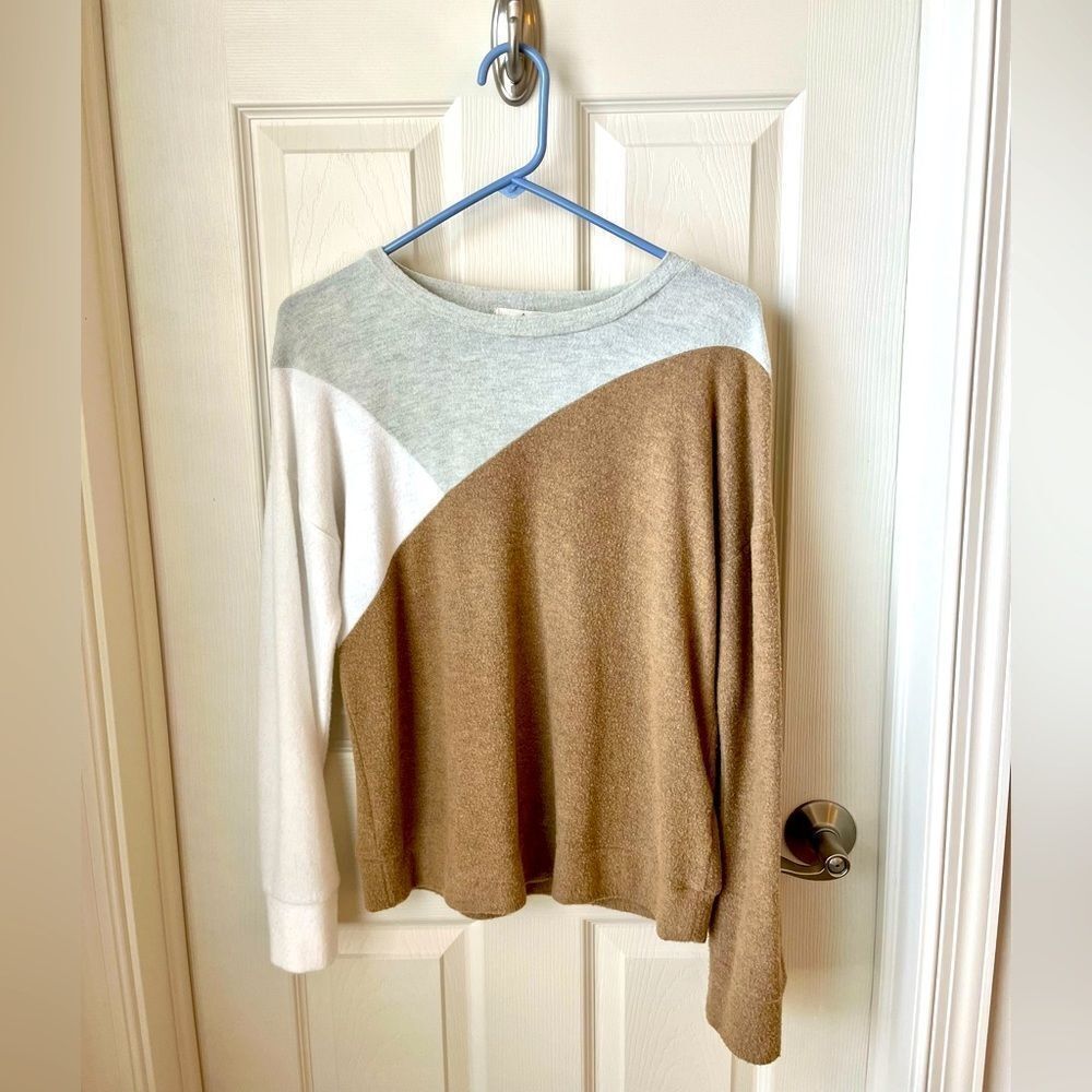 Paris Diagonal Color Block Knit Top​ - Picture 4 of 6